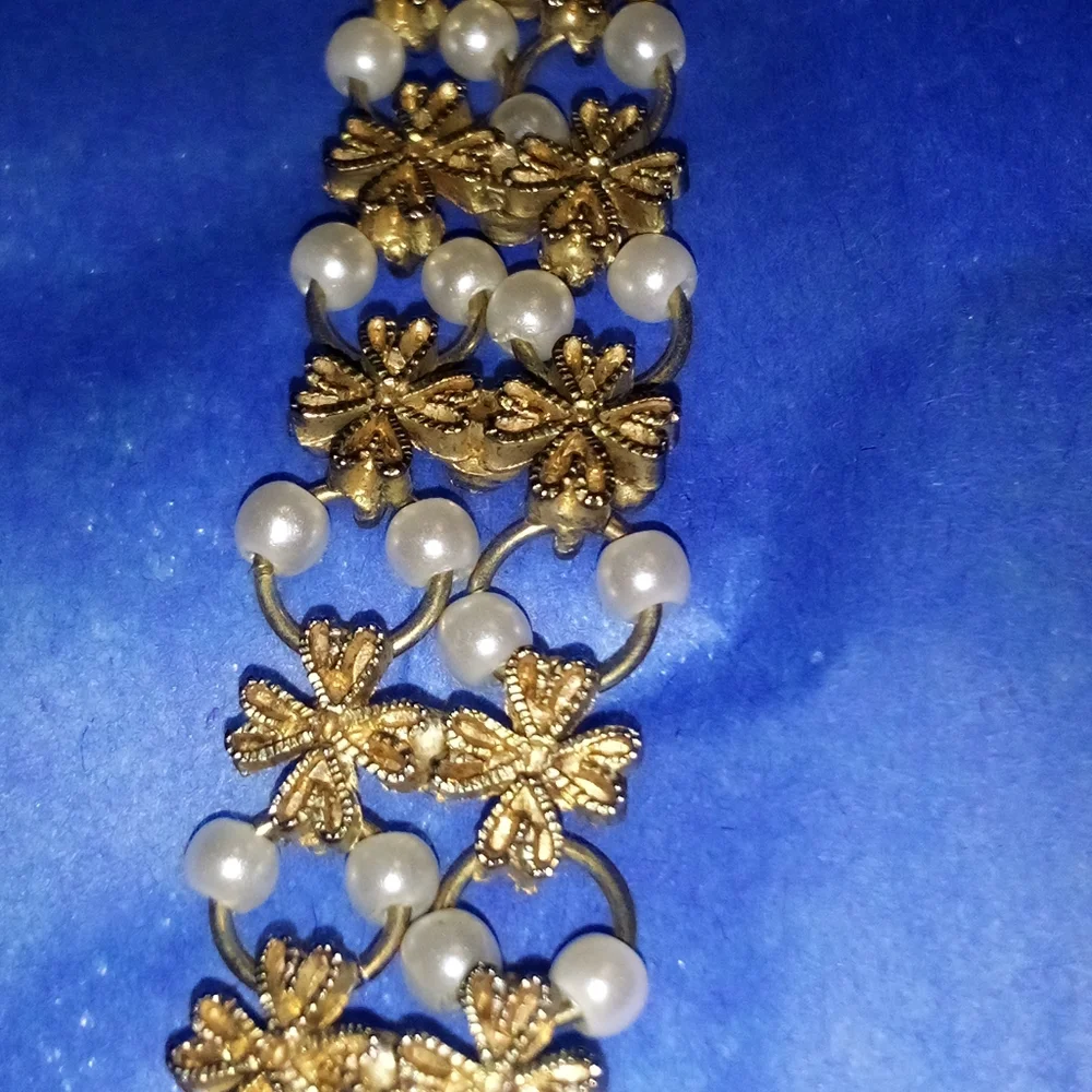 Beautiful Vintage Intricate Clover And Faux Pearl Bracelet 7 1/4 Inches